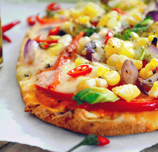 Pizza Épicée aux Légumes sur Pain Naan