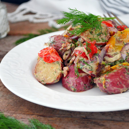 Salade de Pommes de Terre et Poivrons au Four avec Vinaigrette à l’Ail Confit et à l’Aneth
